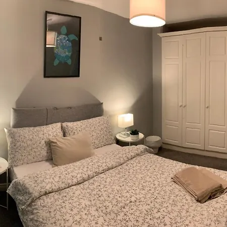 Apartment C L Os Ed Down *
